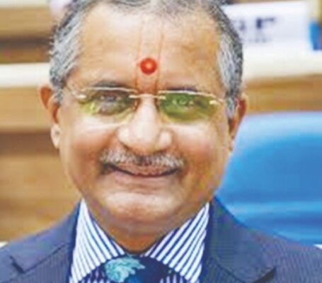 UPSC chairman resigns