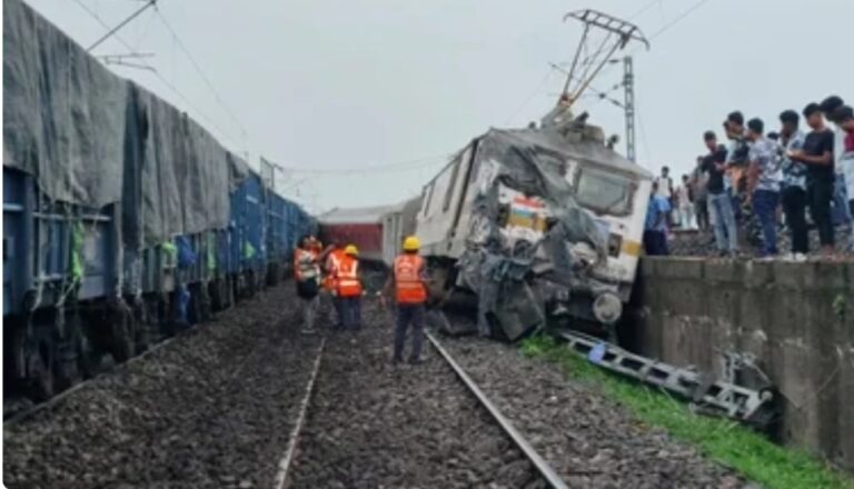 2 killed, 20 injured as 18 coaches of Howrah-Mumbai Express train derail in Jharkhand